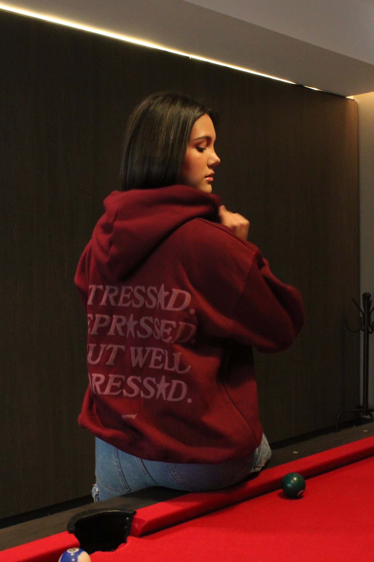 WELL DRESSED HOODIE VINO