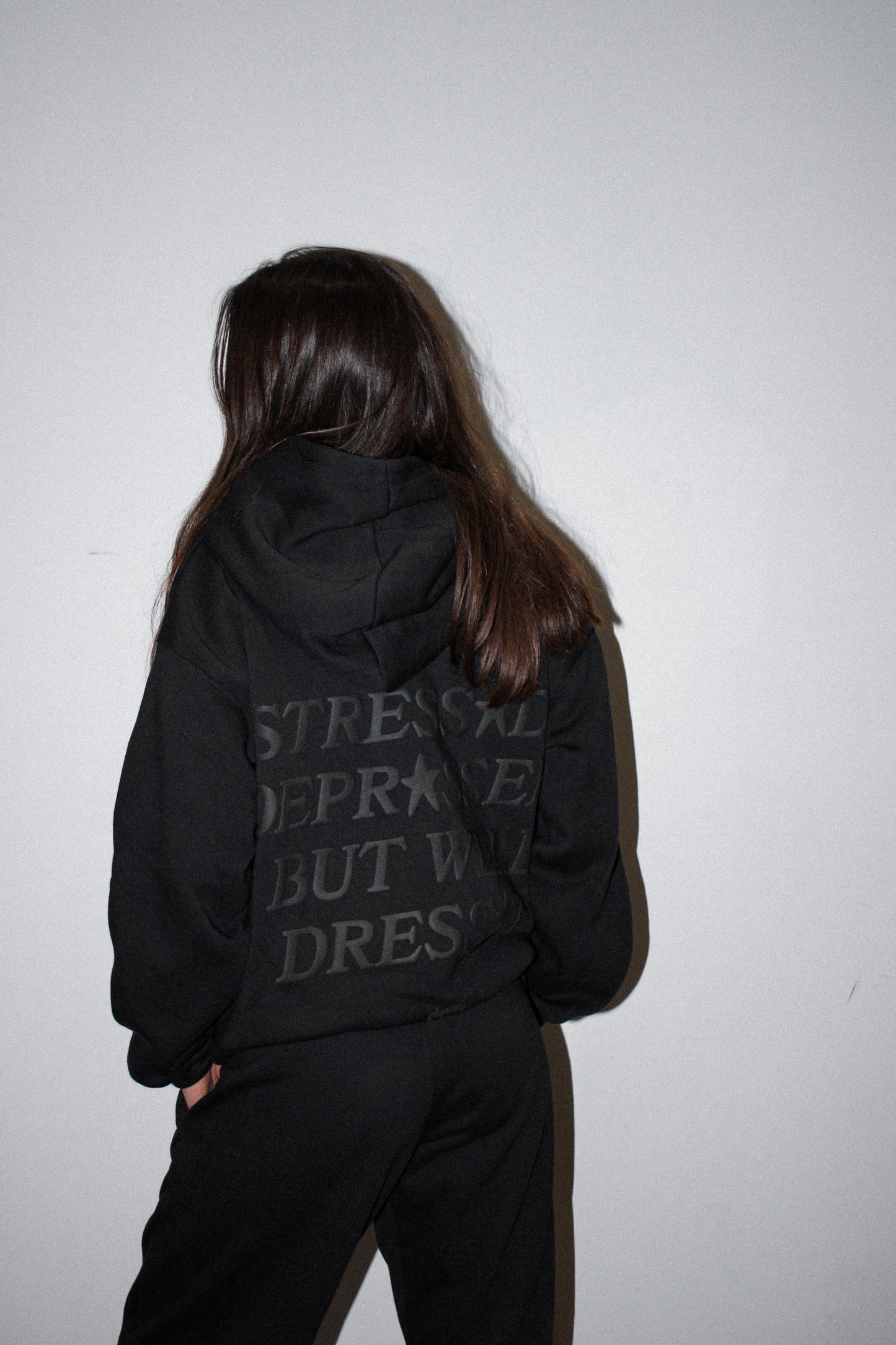 WELL DRESSED HOODIE NEGRO