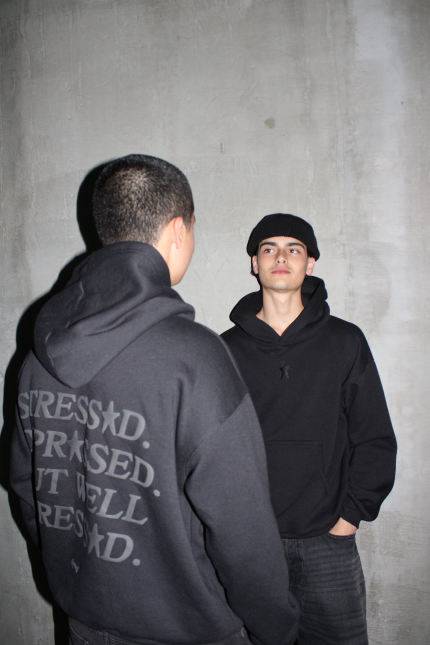 WELL DRESSED HOODIE NEGRO